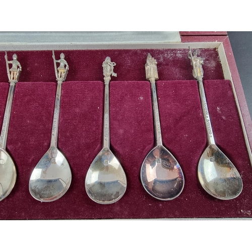 189 - A cased set of twelve silver 'The Tichborne Celebrities' silver spoons, by B M, London 1978, 262g, w... 