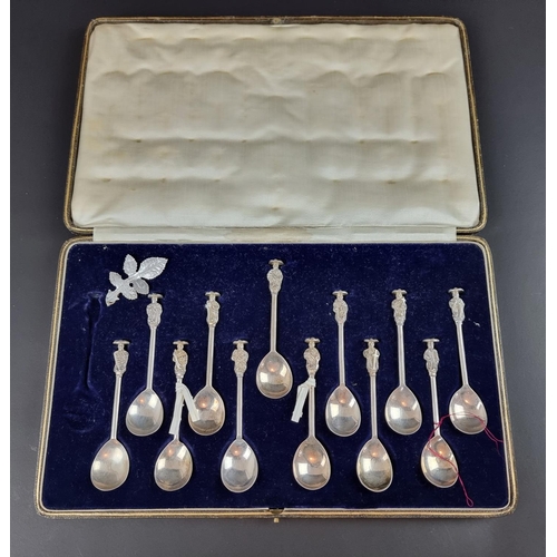 194 - A cased part set of twelve silver apostle spoons, Thomas Bradbury & Sons Ltd, Sheffield 1911, 16... 