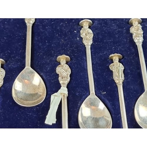 194 - A cased part set of twelve silver apostle spoons, Thomas Bradbury & Sons Ltd, Sheffield 1911, 16... 