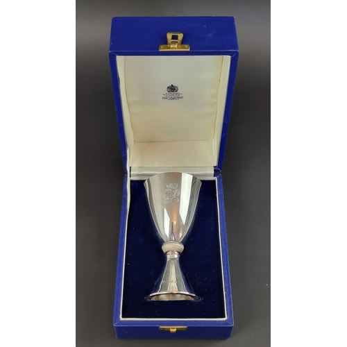 195 - A cased silver 'Royal Silver Wedding' goblet, by Mappin & Webb Ltd, London 1972, 14.5cm high, 21... 