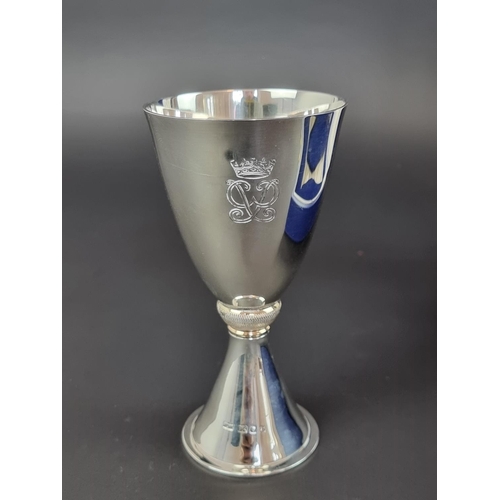 195 - A cased silver 'Royal Silver Wedding' goblet, by Mappin & Webb Ltd, London 1972, 14.5cm high, 21... 