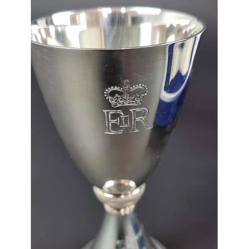 195 - A cased silver 'Royal Silver Wedding' goblet, by Mappin & Webb Ltd, London 1972, 14.5cm high, 21... 