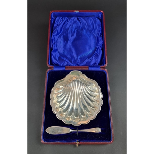 197 - A cased Edwardian silver shell butter dish, by James Dixon & Sons Ltd, Sheffield 1908, 12.5cm wi... 