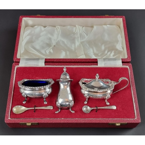 198 - A cased silver three piece condiment set, by Francis Howard Ltd, Sheffield 1970, 141g.... 