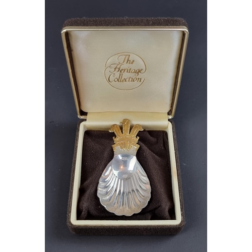 202 - A cased silver 'The Heritage Collection' caddy spoon, by Roberts & Belk, Sheffield 1981, 24... 