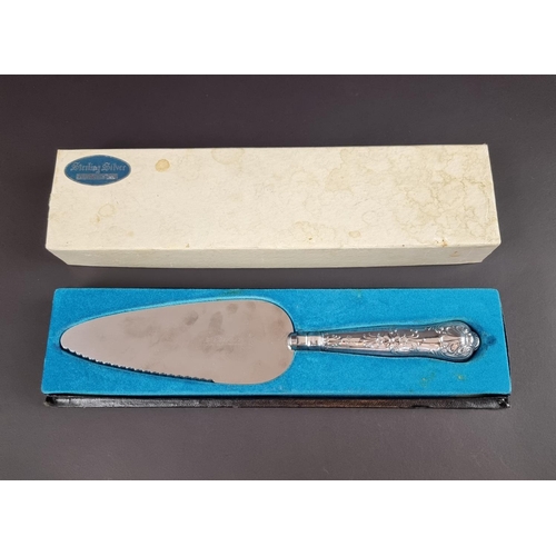 203 - A cased silver Queen's pattern handled cake slice, by Harrison Brothers, Sheffield 1978.... 