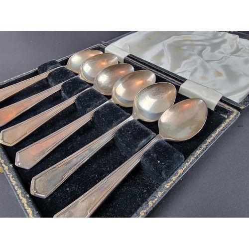 206 - A cased set of six silver coffee spoons, by S&B, Sheffield 1945, 89g; together with a similar se... 