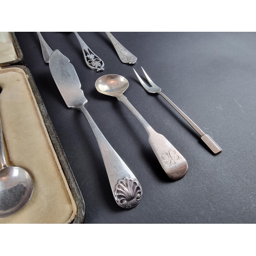 208 - A cased set of six bean handled coffee spoons, by Mappin & Webb Ltd, Sheffield 1919; together wi... 