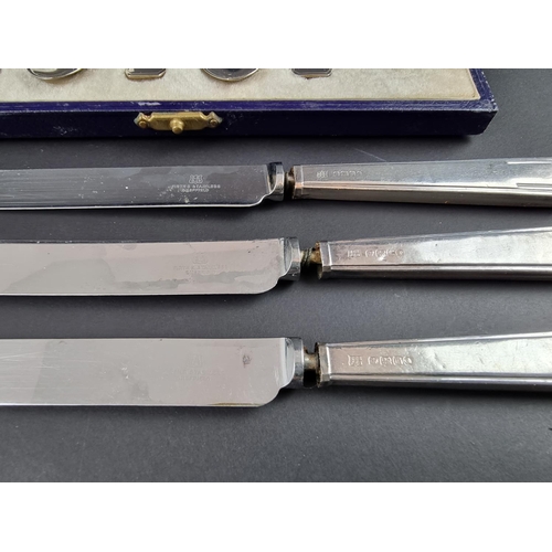 209 - A boxed silver handled Queen's pattern cake knife, by Harrison Brothers, Sheffield 1983; together wi... 