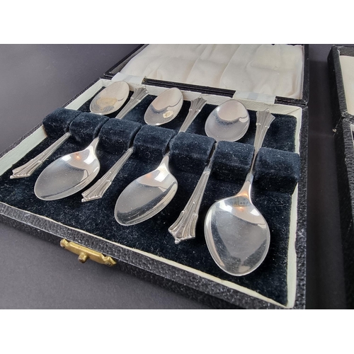 211 - A cased set of six silver teaspoons, by William Suckling Ltd, Birmingham 1940; together with a ... 