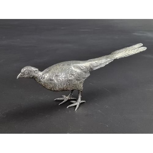 23 - A silver novelty pheasant pepperette, by R.H.H., Sheffield 1925, 24cm long, 200g.