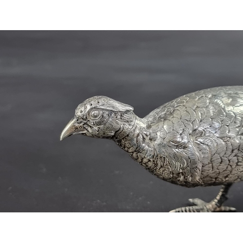 23 - A silver novelty pheasant pepperette, by R.H.H., Sheffield 1925, 24cm long, 200g.