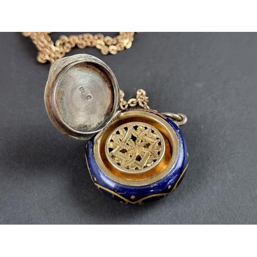 251 - A Continental enamel pendant vinaigrette, stamped maker's mark 'S G', 22mm diameter; on a yellow met... 