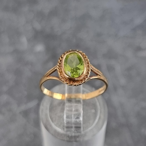 271 - A 9ct gold peridot ring, hallmarked Birmingham 1988, size N, gross weight 1,4g.