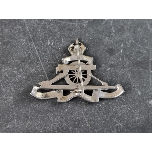 307 - A white metal, marcasite and enamel 'Royal Horse Artillery' sweetheart brooch, 41mm wide.... 