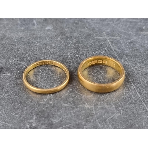 315 - Two 22ct gold wedding bands, 8.2g. (2)