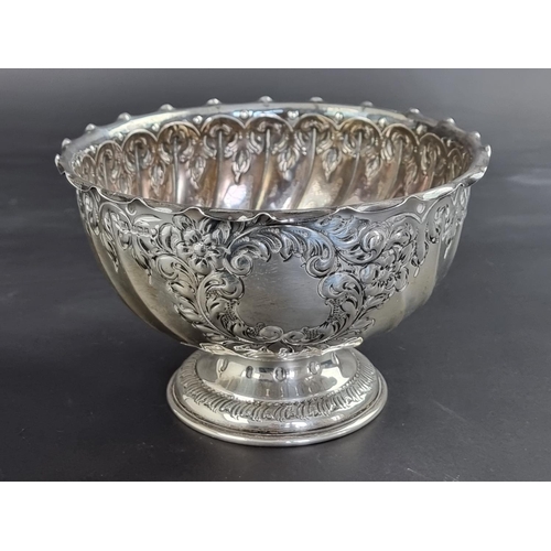 33 - An Edwardian silver pedestal bowl, by Atkin Brothers, Sheffield 1910, 8cm diameter, 323g.... 