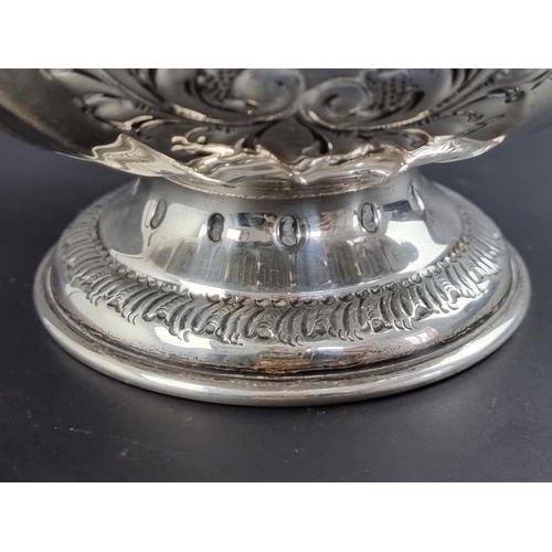 33 - An Edwardian silver pedestal bowl, by Atkin Brothers, Sheffield 1910, 8cm diameter, 323g.... 