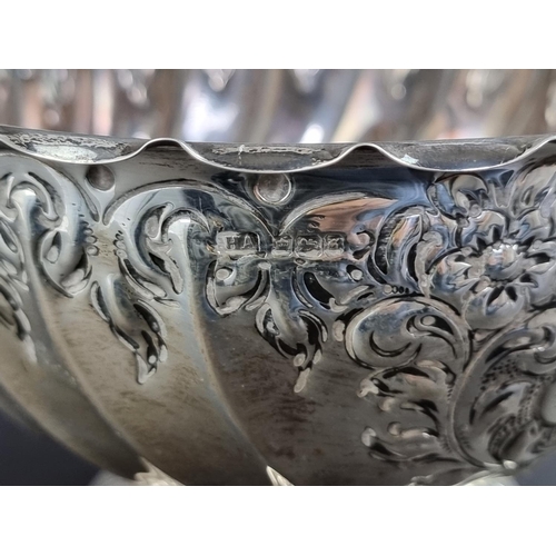 33 - An Edwardian silver pedestal bowl, by Atkin Brothers, Sheffield 1910, 8cm diameter, 323g.... 