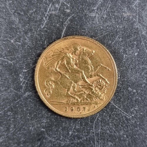 421 - Coins: an Edward VII 1907 gold half sovereign.