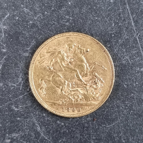 423 - Coins: a Victoria 1899 gold sovereign.