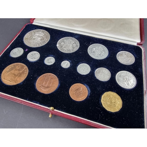 427 - Coins: a cased George VI 1937 fifteen coin specimen set, to include Maundy Money.