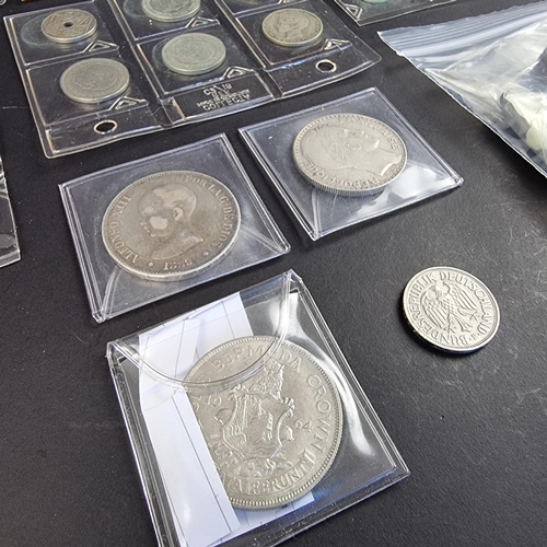 453 - Coins: a quantity of world coins to include French, Spanish, German and Irish examples, some silver.... 