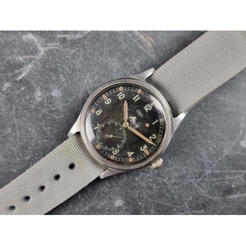 498 - A circa 1945 military issue IWC 'Mark X' 'Dirty Dozen' stainless steel manual wind wristwatch, 35mm,... 