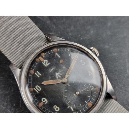 498 - A circa 1945 military issue IWC 'Mark X' 'Dirty Dozen' stainless steel manual wind wristwatch, 35mm,... 