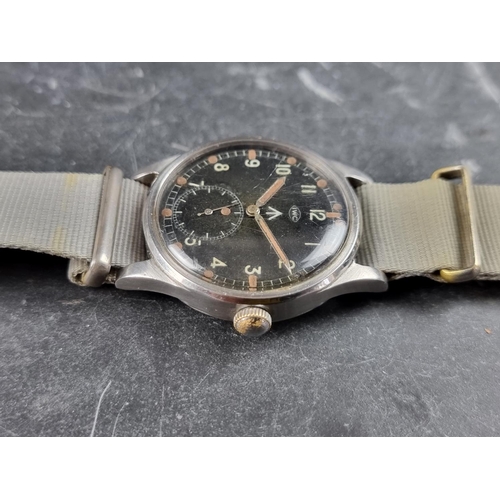 498 - A circa 1945 military issue IWC 'Mark X' 'Dirty Dozen' stainless steel manual wind wristwatch, 35mm,... 