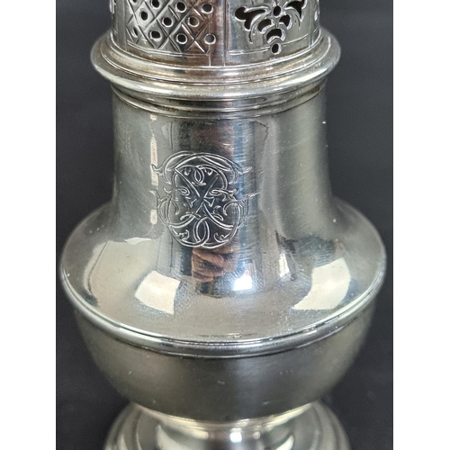 50 - An early 18th century silver sugar caster, by William Gamble, date letter rubbed, 16cm high, 187g.... 