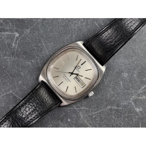 513 - A 1977 Omega 'Seamaster Day-Date' stainless steel quartz wristwatch, 35mm, Ref. 40384238, Cal. ... 