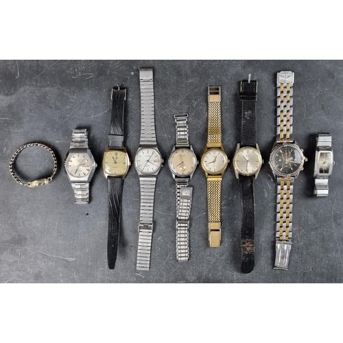 539 - A group of wristwatches.