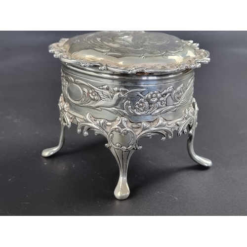 61 - An Edwardian silver jewellery casket, by Goldsmiths & Silversmiths Co Ltd, London 1907, 8cm high... 