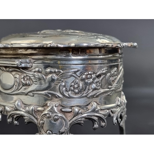 61 - An Edwardian silver jewellery casket, by Goldsmiths & Silversmiths Co Ltd, London 1907, 8cm high... 