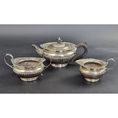 7 - A late Victorian silver three piece tea set, by Henry Matthews, Birmingham 1901, teapot 11cm high, g... 