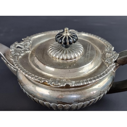 7 - A late Victorian silver three piece tea set, by Henry Matthews, Birmingham 1901, teapot 11cm high, g... 