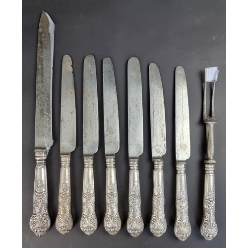 80 - A silver handled Queens's pattern  carving knife and matching fork; together with six similar silver... 