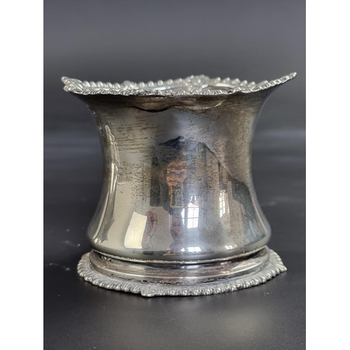 9 - A pair of Edwardian silver vases, by William Comyns & Sons, London 1901/2, 7.5cm high, 296g.... 