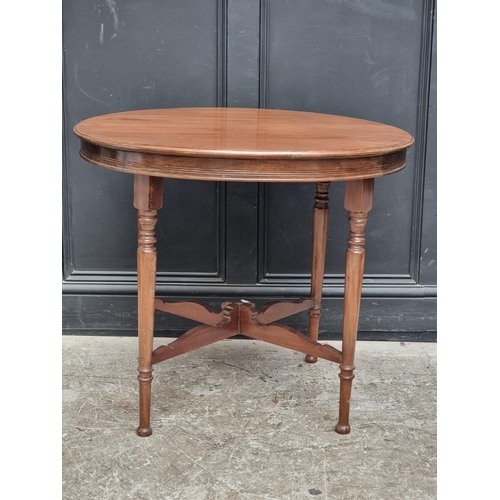 1027 - An early 20th century mahogany circular table, 84cm diameter.