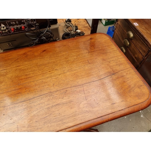 1006 - A Victorian mahogany pedestal table, 106cm wide.