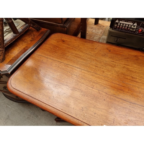 1006 - A Victorian mahogany pedestal table, 106cm wide.