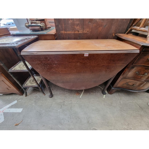 1010 - An 18th century mahogany gateleg table, 95cm wide.