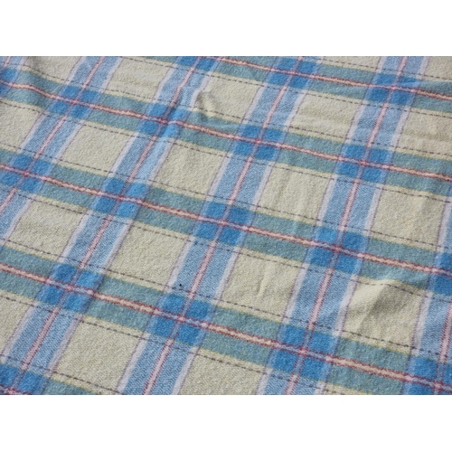 1140 - A pair of vintage Welsh wool blankets, one labelled 'Gwili Mills', 210 x 170cmy. (2)... 