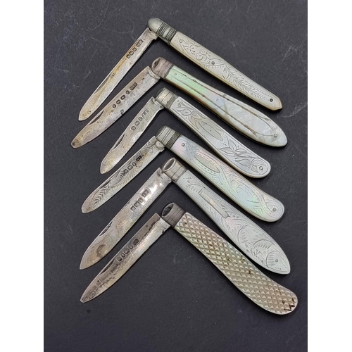 1678 - Six mother-of-pearl and silver folding fruit knives. 