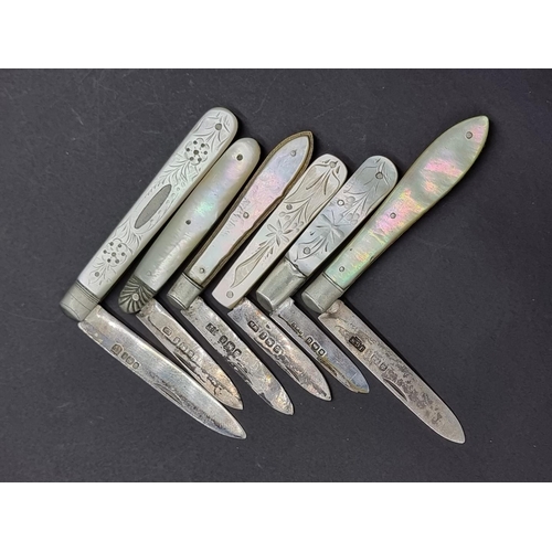 1684 - Six mother-of-pearl and silver folding fruit knives.