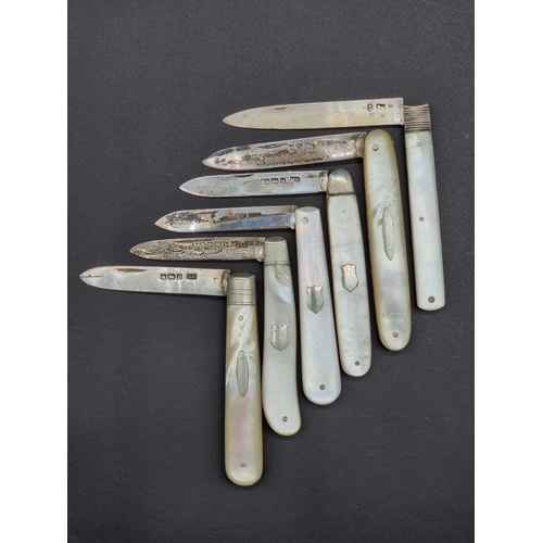 1685 - Six mother-of-pearl and silver folding fruit knives.