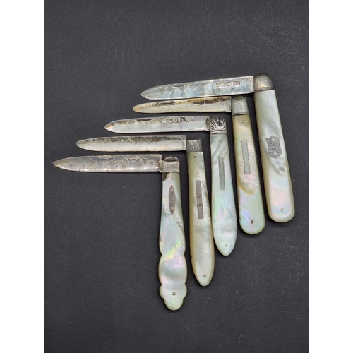 1687 - Five mother-of-pearl and silver folding fruit knives.