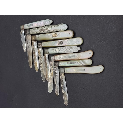 1692 - Eight mother-of-pearl and silver folding fruit knives.