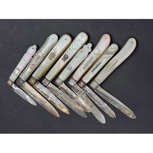 1692 - Eight mother-of-pearl and silver folding fruit knives.